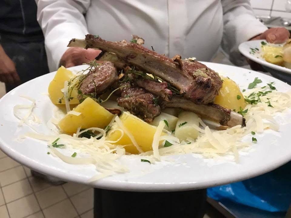 Fleischgericht mit Beilage